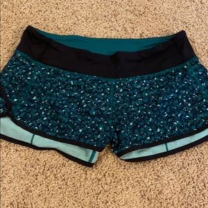 Lululemon Speed shorts 8 black green blue 2.5